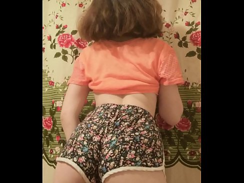 ❤️ Sexy jonge babe dy't har koarte broek op 'e kamera útstrielet ❤❌ Harde porno by wy ﹏